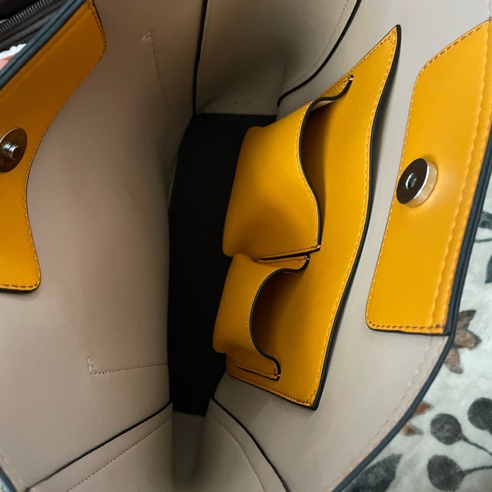 Brīmen Orange Leather Crossbody Bag with Front Pocket - Picture 3 of 3